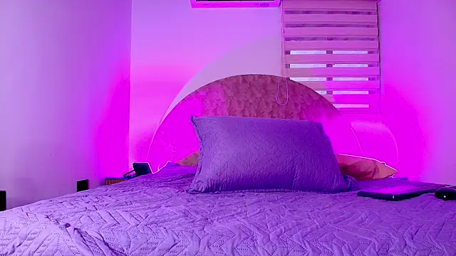  ebony-queen  online show from November 22, 2025, 12:04 pm