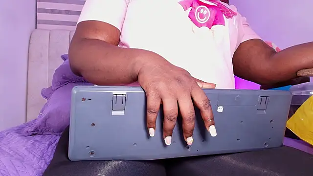  ebony-queen  online show from March 28, 2026, 3:07 am