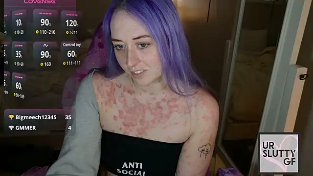 ursluttygf online show from April 17, 2026, 6:44 pm