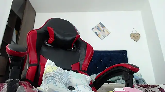 QueenSquirt  online show from October 12, 2025, 9:38 pm