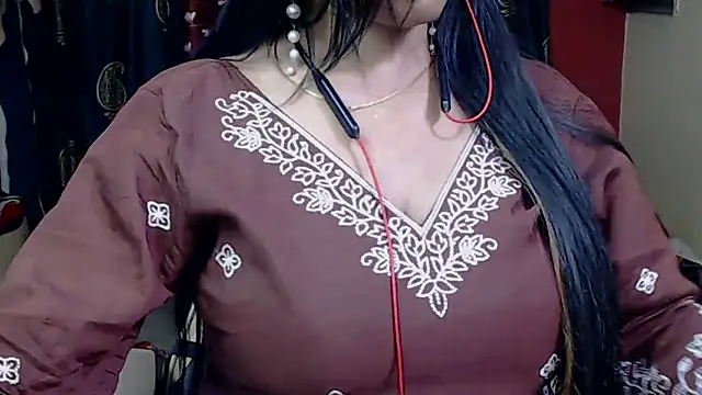Snapshot of Naiaa-mylove chatting on September 24, 2025, 6:42 am Naiaa-mylove online show from September 24, 2025, 6:42 am