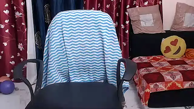 Naiaa-mylove online show from June 15, 2026, 6:57 am