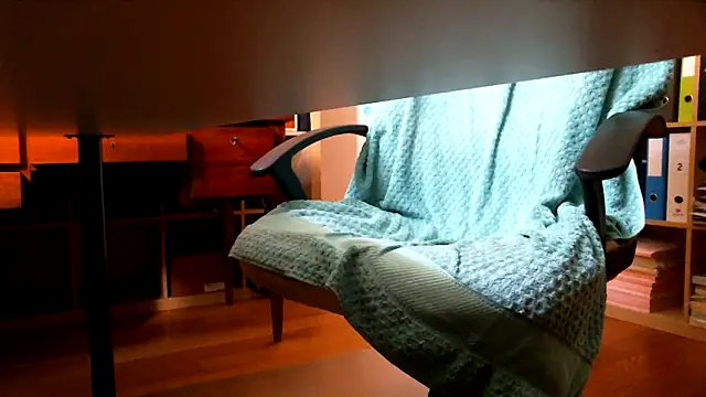 leccaleccafiga online show from April 4, 2026, 12:01 pm