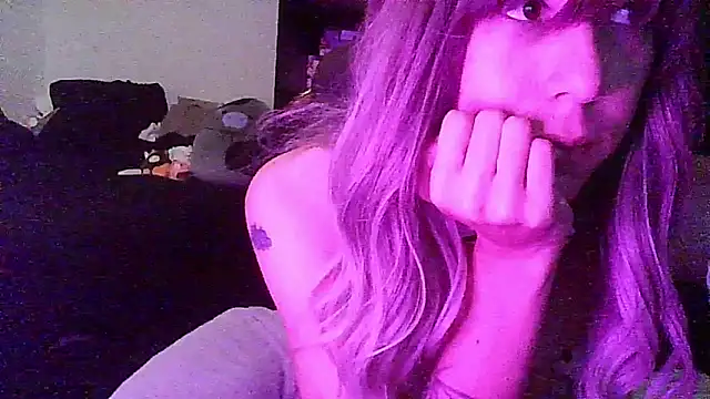 crystalxh online show from October 21, 2025, 11:15 pm