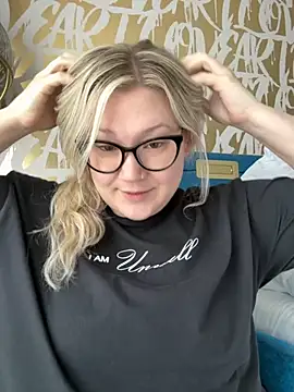 PiggyRose online show from October 12, 2025, 8:54 pm