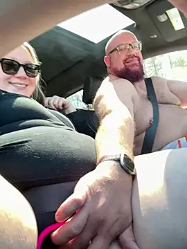 PiggyRose online show from April 9, 2026, 4:24 pm