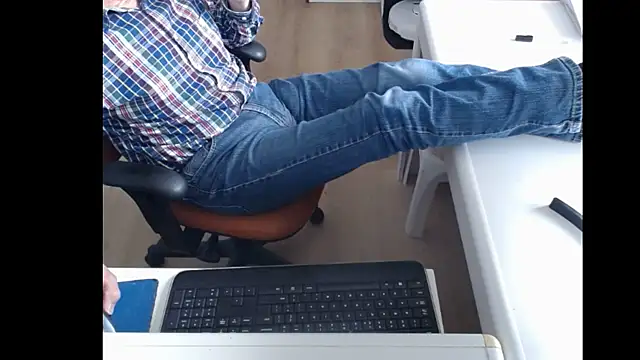 Snapshot of dutchpornking chatting on March 13, 2025, 11:19 am dutchpornking online show from March 13, 2025, 11:19 am