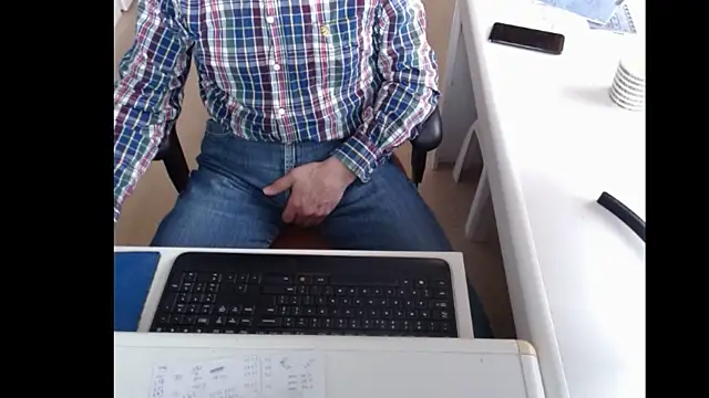 Snapshot of dutchpornking chatting on March 11, 2025, 11:23 am dutchpornking online show from March 11, 2025, 11:23 am