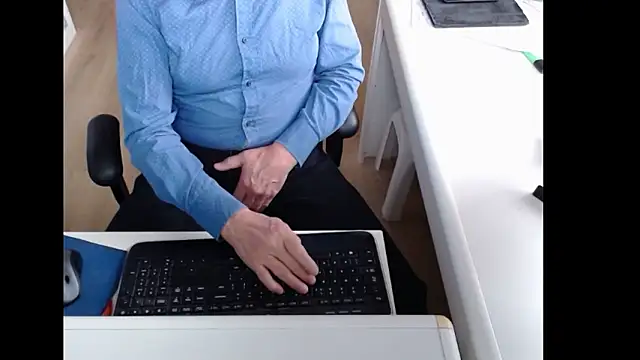 Snapshot of dutchpornking chatting on February 19, 2026, 9:50 am dutchpornking online show from February 19, 2026, 9:50 am