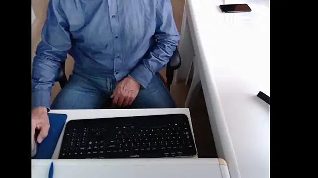 dutchpornking online show from October 15, 2025, 7:16 am