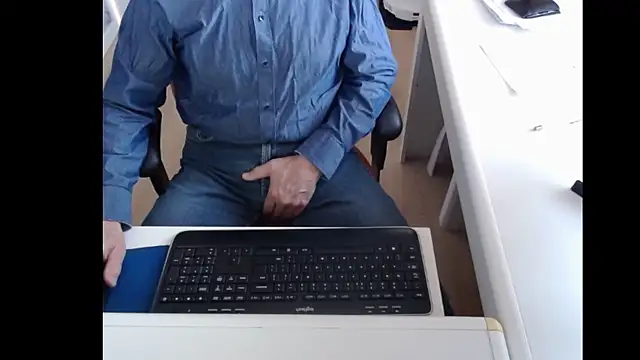 Snapshot of dutchpornking chatting on March 18, 2025, 7:33 am dutchpornking online show from March 18, 2025, 7:33 am
