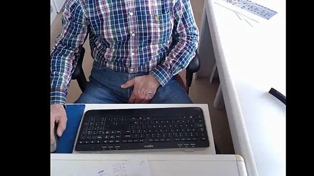 Snapshot of dutchpornking chatting on March 6, 2025, 8:30 am dutchpornking online show from March 6, 2025, 8:30 am