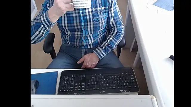 Snapshot of dutchpornking chatting on March 9, 2025, 8:40 am dutchpornking online show from March 9, 2025, 8:40 am