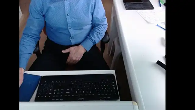 dutchpornking online show from November 9, 2025, 8:18 am