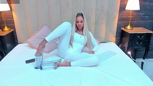 MelanieLexxx online show from December 19, 2024, 6:45 pm