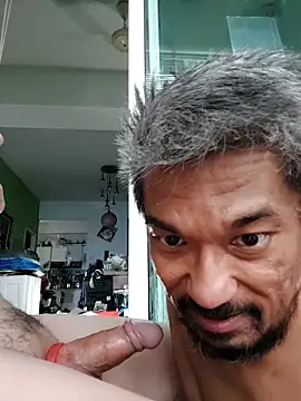 Snapshot of UncleHusz chatting on October 19, 2025, 9:56 am UncleHusz online show from October 19, 2025, 9:56 am