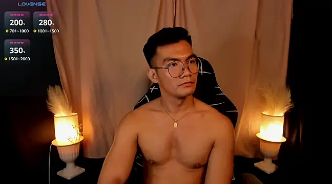 Snapshot of 000batman000 chatting on February 19, 2025, 4:44 am 000batman000 online show from February 19, 2025, 4:44 am