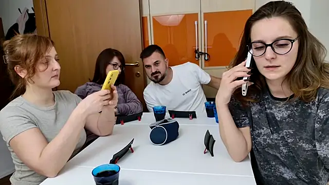 Snapshot of Tinas5 chatting on November 28, 2025, 8:42 pm Tinas5 online show from November 28, 2025, 8:42 pm