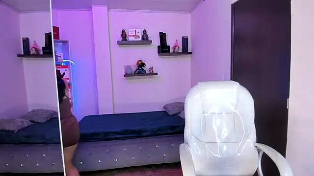 Catalinaa martinez online show from February 8, 2025, 8:53 pm