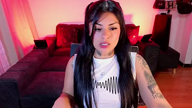 Catalinaa martinez online show from December 18, 2025, 9:40 pm