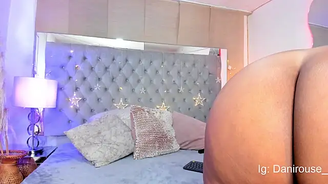 Kaitlyn Brwon online show from November 23, 2025, 7:51 am