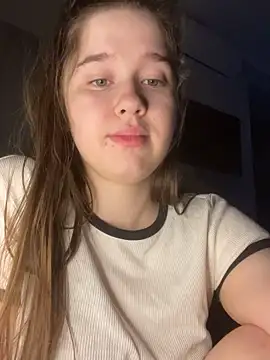 HornyGirlH online show from November 6, 2025, 3:10 am