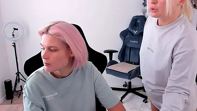 hotblonds online show from October 11, 2025, 10:27 am