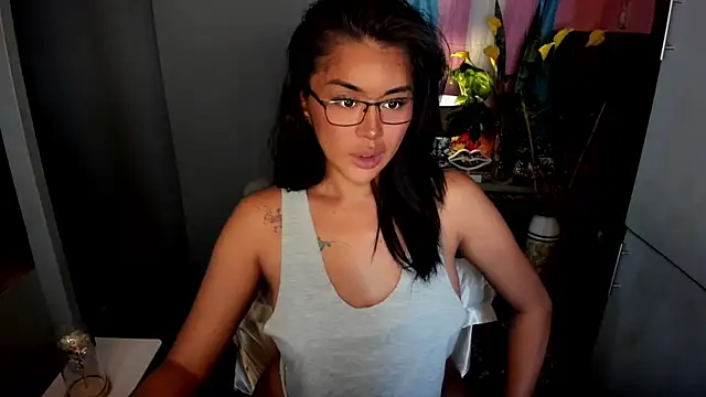 Snapshot of QuiinMollyXxX chatting on March 7, 2026, 4:41 am QuiinMollyXxX online show from March 7, 2026, 4:41 am