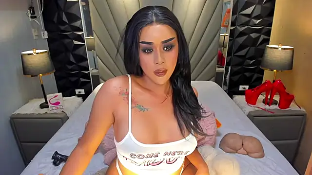 QuiinMollyXxX online show from November 17, 2025, 3:49 pm