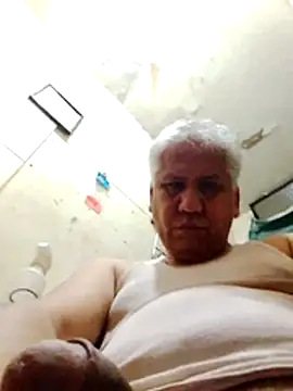 Momlover2022 online show from April 8, 2026, 9:16 pm