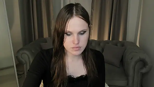 EffieMinki online show from May 18, 2026, 8:46 pm