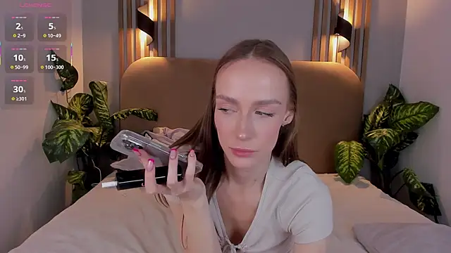 Snapshot of Kira_Quinn chatting on November 12, 2025, 7:12 am Kira Quinn online show from November 12, 2025, 7:12 am