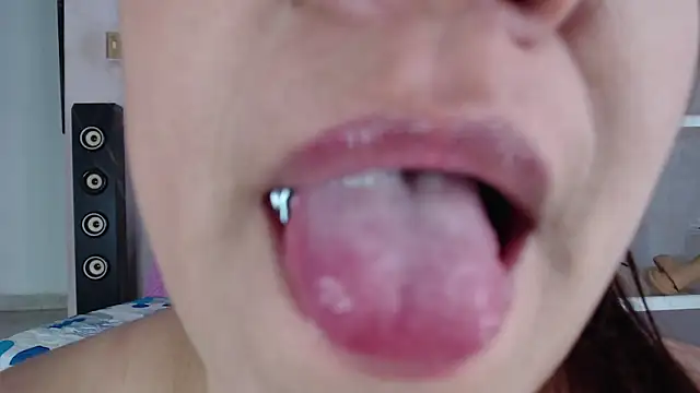 emiligrey  online show from March 2, 2025, 11:41 am