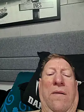 tomtom111111 online show from October 12, 2025, 12:39 pm