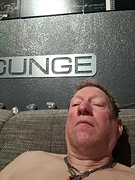 tomtom111111 online show from December 16, 2025, 9:08 pm