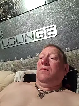 tomtom111111 online show from October 8, 2025, 8:31 pm