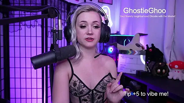 Snapshot of GhostieGhoo chatting on May 21, 2026, 11:57 pm GhostieGhoo online show from May 21, 2026, 11:57 pm