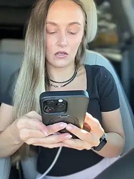 lunagirl13 online show from October 1, 2025, 4:33 pm