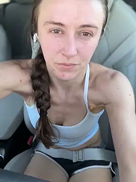 lunagirl13 online show from April 5, 2026, 7:31 pm