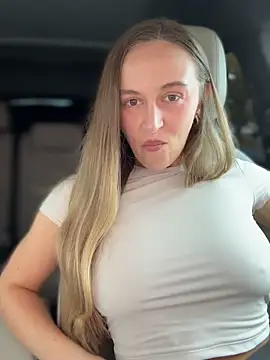 lunagirl13 online show from October 10, 2025, 4:52 pm