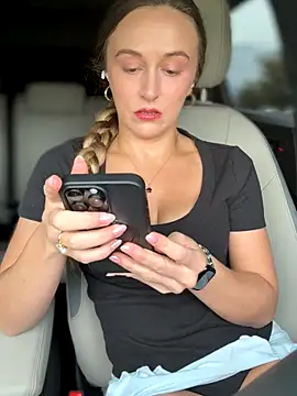 lunagirl13 online show from September 12, 2025, 6:18 pm