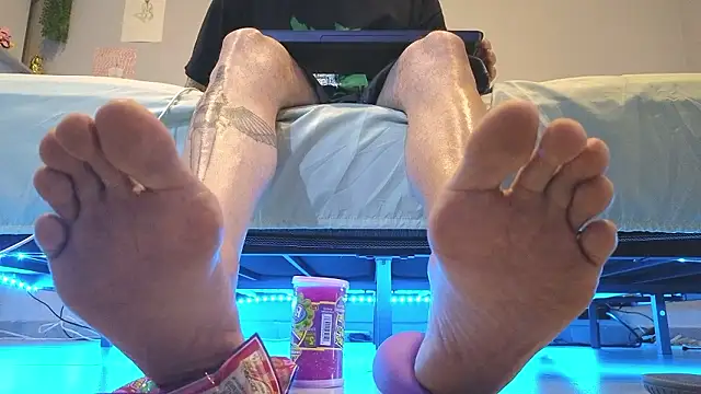 Snapshot of MattxFeet chatting on February 18, 2026, 8:49 pm MattxFeet online show from February 18, 2026, 8:49 pm