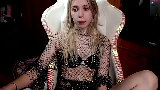 ho1yho1e online show from October 26, 2025, 7:03 pm