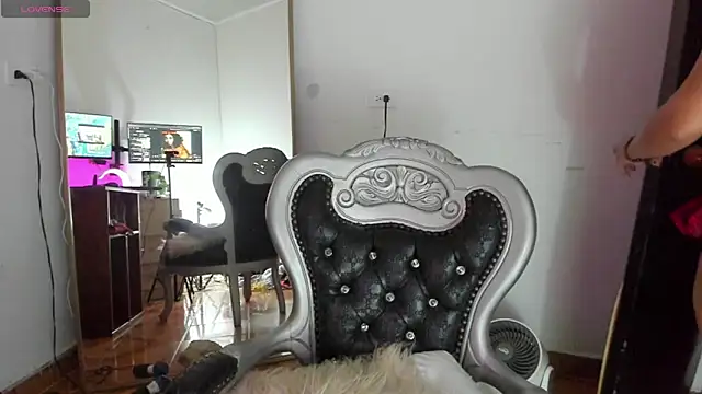 Snapshot of Hela_wet chatting on May 26, 2026, 10:30 pm Hela wet online show from May 26, 2026, 10:30 pm