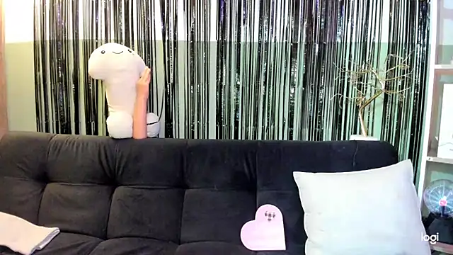 lilly sweett online show from February 20, 2026, 11:06 pm