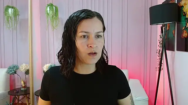 Snapshot of Britney_taylor_ chatting on February 5, 2025, 6:59 pm Britney taylor online show from February 5, 2025, 6:59 pm