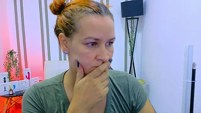 Snapshot of Britney_taylor_ chatting on November 7, 2025, 9:08 pm Britney taylor online show from November 7, 2025, 9:08 pm