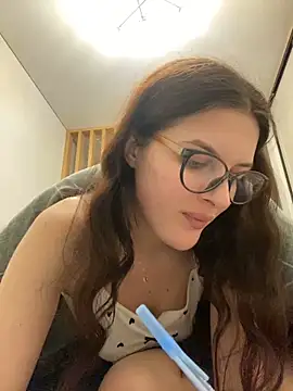 Snapshot of little_belucci chatting on February 24, 2025, 6:58 pm little belucci online show from February 24, 2025, 6:58 pm