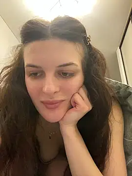 Snapshot of little_belucci chatting on February 23, 2025, 6:45 pm little belucci online show from February 23, 2025, 6:45 pm