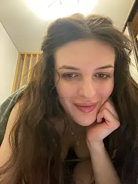 Snapshot of little_belucci chatting on February 16, 2025, 8:44 pm little belucci online show from February 16, 2025, 8:44 pm